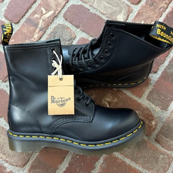 NIB Dr. Martens 1460 Smooth Leather Lace Up Boots Size 6 - Picture 5 of 8